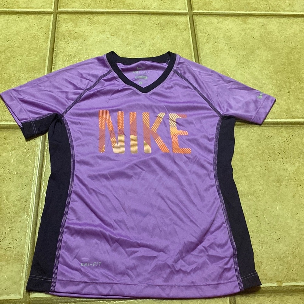 Girls Nike Tee